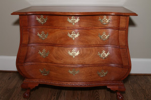 Boston Bombe Chest